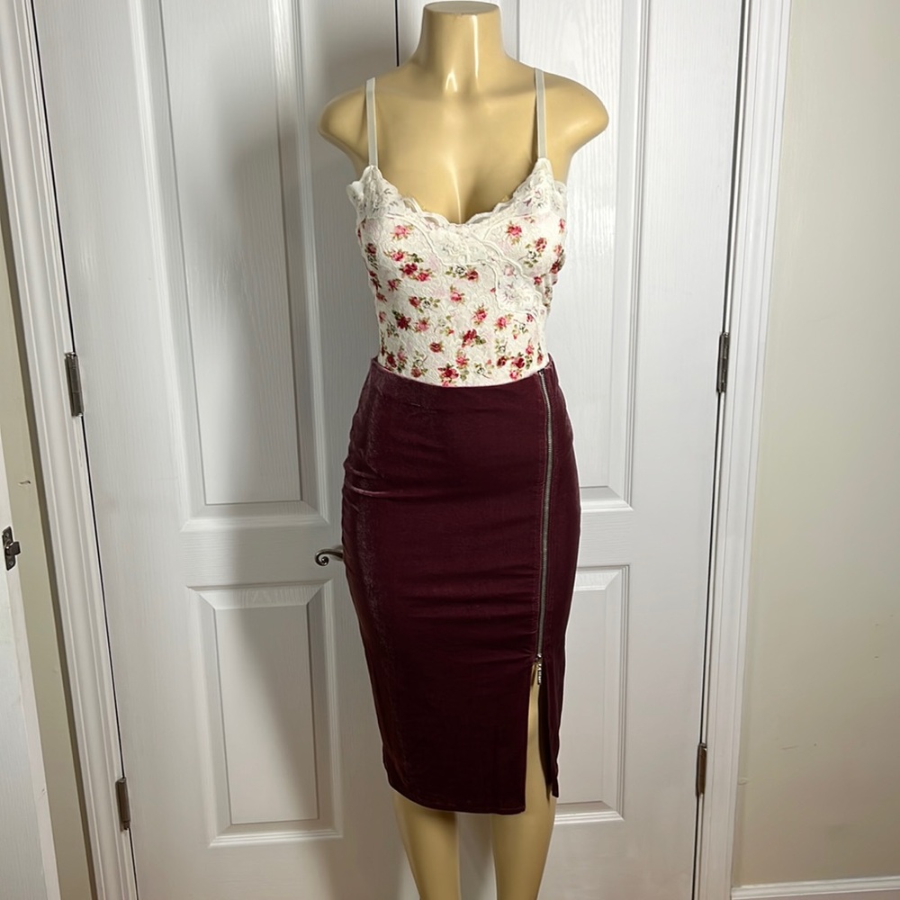 Guess 2 pcs body suit Size M and skirt, size L
